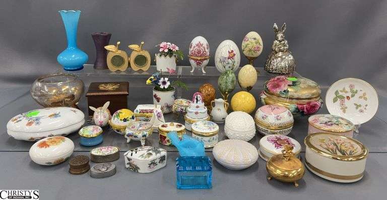 Trinket and Pill Boxes, Hinged Boxes, Powder Boxes, Floral image