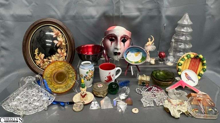 Decorative Wall Masks, Paper Weights, Holiday Dishes, Misc Decor - 12" of largest image