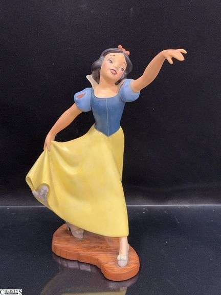 Walt Disney Classic Collection Snow White Figure from Snow White and the Seven Dwarfs in Box. image