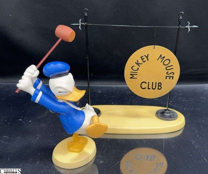 Walt Disney Classics Collection Donald Duck "The Big Finish" Sculpture in Box with Certificate of Authenticity. image