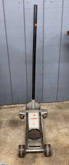 3 Ton Hydraulic Jack Missing Pin in Handle image