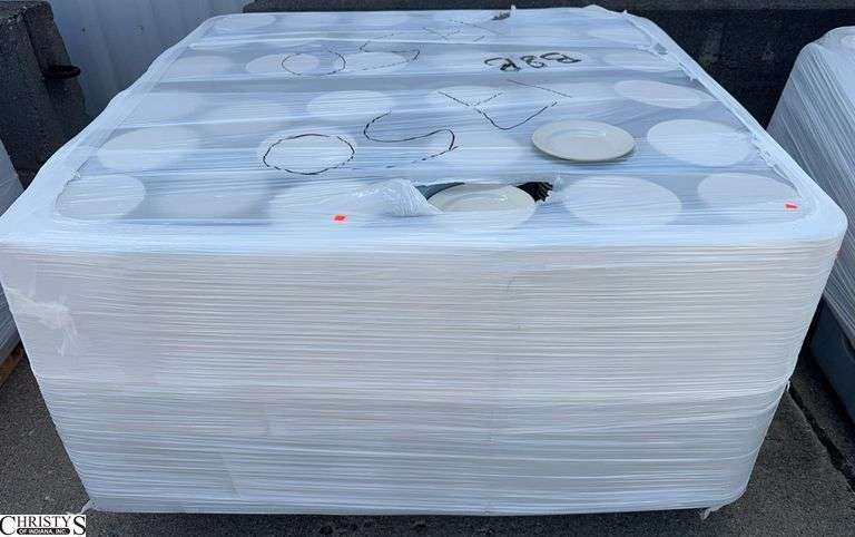 Pallet of 7" Plates and Holders image