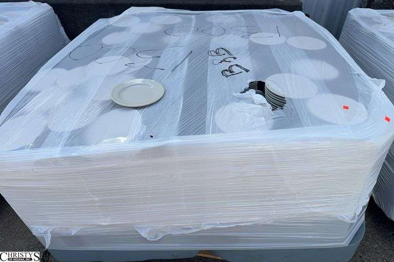 Pallet of 7" Plates and Holders image