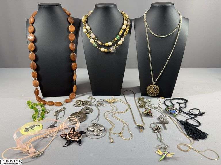 15 Costume Jewelry Necklaces/Chain image
