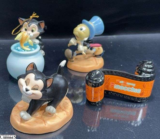 4 Walt Disney Classics Collection Sculptures from Pinocchio in Boxes.  Includes Figaro "Say hello to Figaro", Jiminy Cricket "Wait for me, Pinoke!" ,Figaro and Cleo "Purrfect Kiss" Ornament and Pinocchio Open Title image
