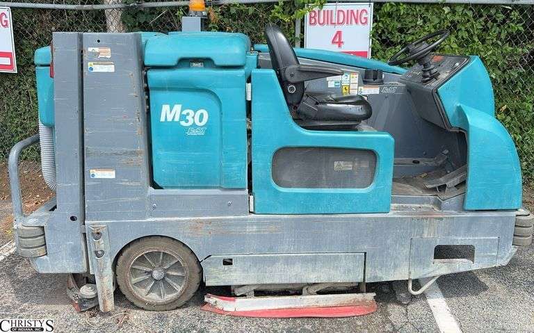 Tennant M30 Floor Machine Nonrunning NO KEYS image