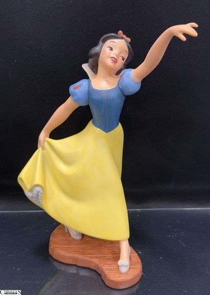 Walt Disney Classic Collection Snow White "The Fairest One of All!" Figure in Box with Certificate of Authenticity. image