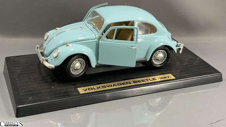 Volkswagen Beetle Die Cast 1967 Model - 12" x 5.5" of base image