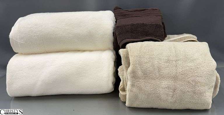 Bath and Hand Towels, Larger 3 Off White Kassatex 31x56" image