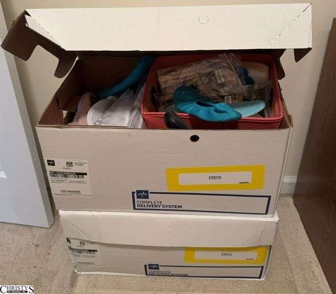 Women’s shoes, inserts house slippers mostly size 9 image