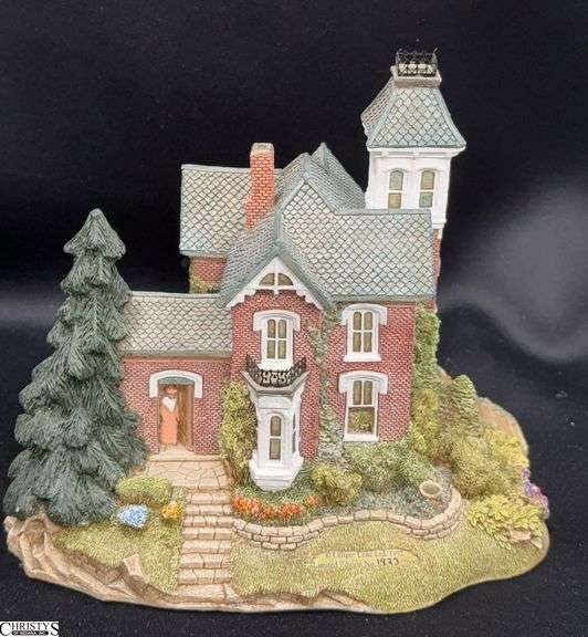 Lilliput Lane "Winnie's Place" in Box with Certificate of Authenticity 1823/2000 image