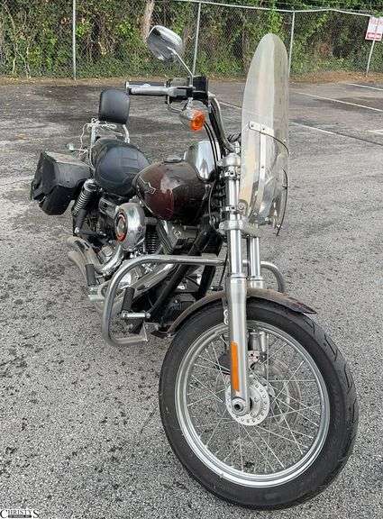 2011  HARLEY-DAVIDSON  Dyna Super Glide Custom Starts Right Up. Need A Bath image