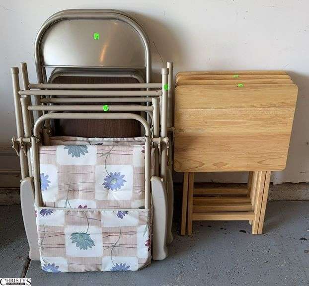 TV Trays 2 Folding Chairs 2 Folding Lawn Chairs. image