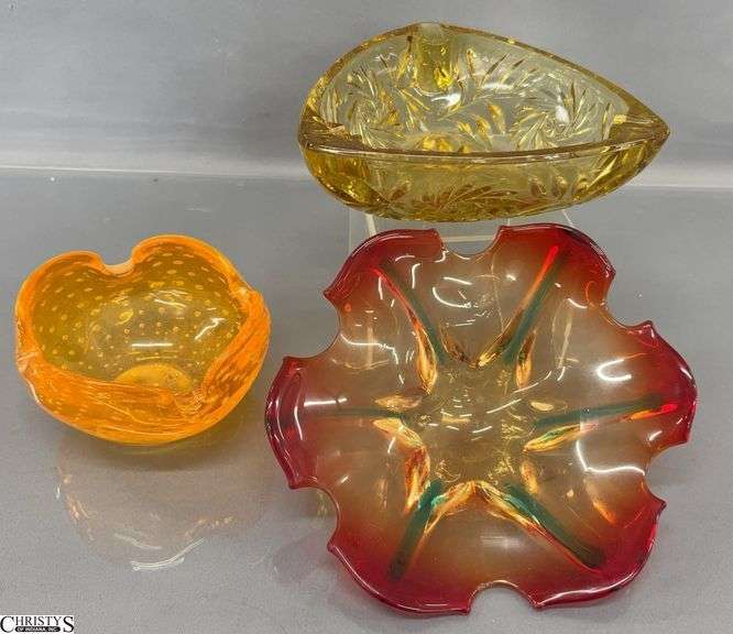 Art Glass Ashtrays 7.5" image