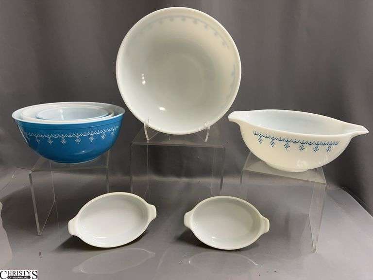 Pyrex Snowflake Garland Pattern, Nesting Mixing Bowl Set, Cinderella Bowl and 2 Small Green Bakers image