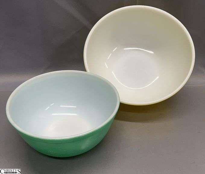 2 Pyrex Mixing Bowls - 10" x 4.5" of largest image
