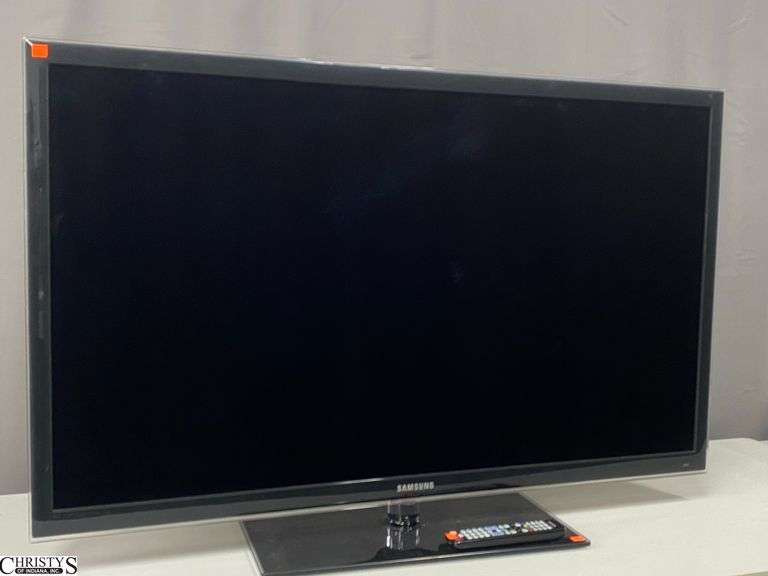 2010 55" Samsung TV and Remote image