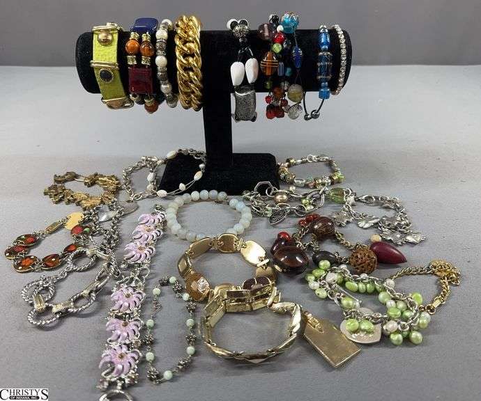 25 Bracelets image