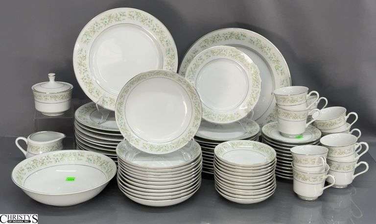 Royal Wentworth "Pauline" China - 10" of dinner plate - Approx 72pcs image