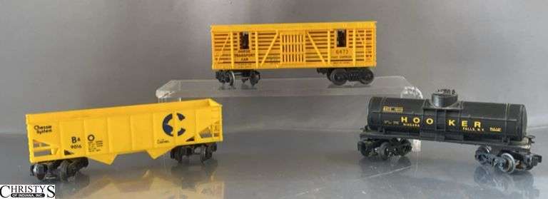 3 Lionel Train Cars, Hooker GATX 16114 Tanker, #6473 Horse Transport, and B&O Chessie 9016 Hopper image