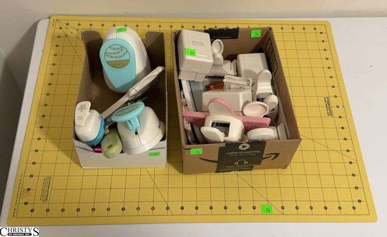 Crafting Cricut Cutters/Design Punches, Fiskars Mat - 25" x 19" of mat image