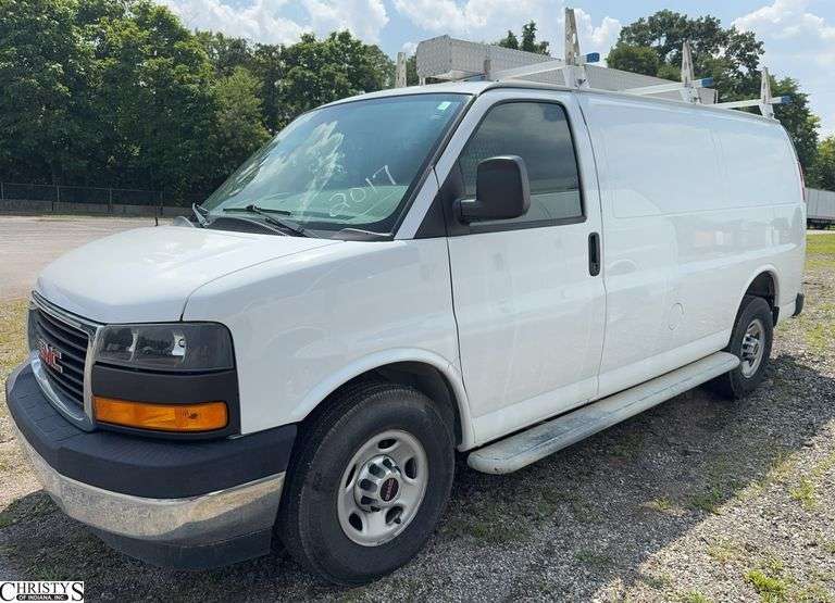 2017  GMC  Savana Towed Here Has Bad Transmission image