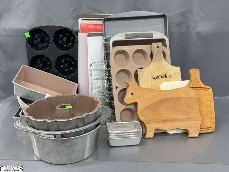 Kitchen Baking Sheets, Bundt Pans, Small Cutting Boards, Misc - 14" x 18" of largest image