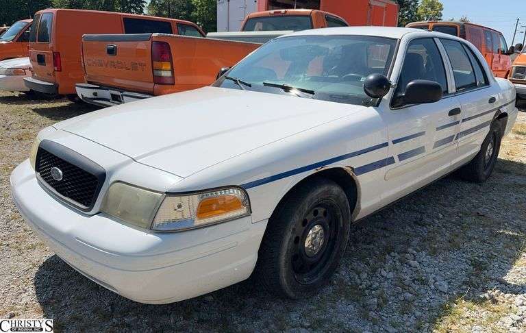 2009  FORD  Crown Victoria Driven here dead battery image