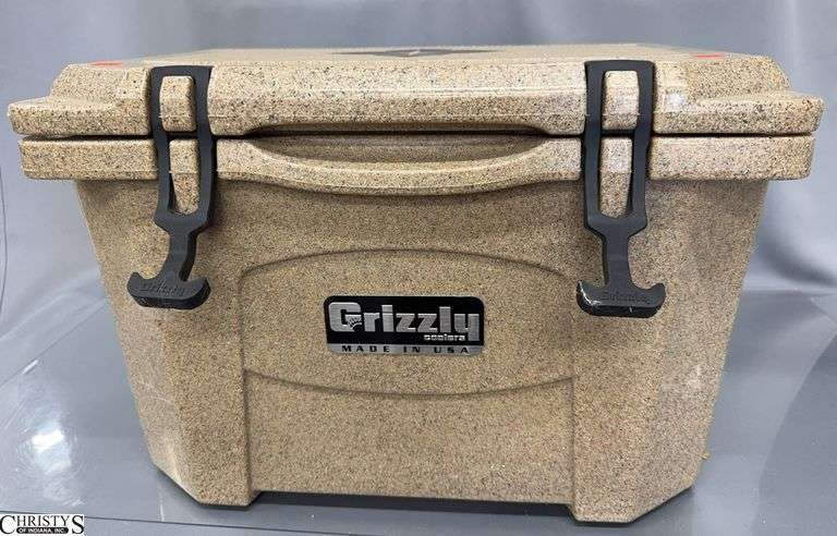 Grizzly Hard Sided Cooler - 20" x 14" x 14" image