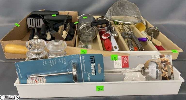 Kitchen Utensils, Knives, Salt and Pepper Mill, Misc image