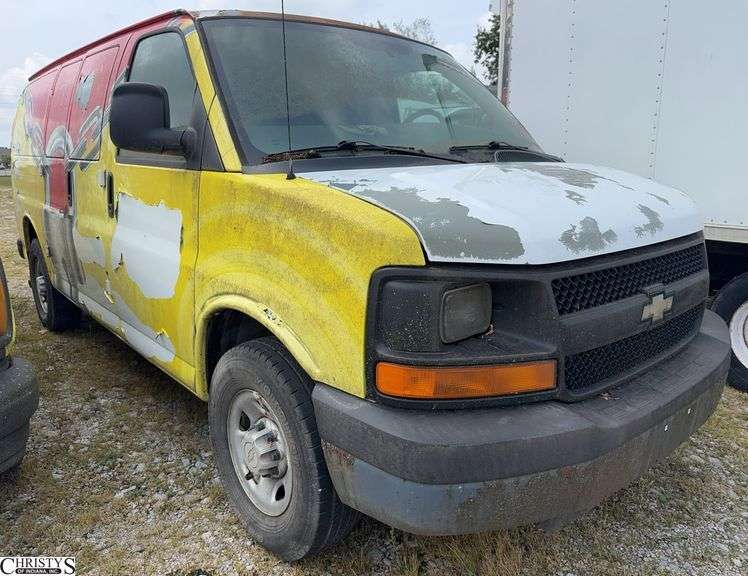2005  CHEVROLET  Express Towed in with Dead Battery Has Tennessee Duplicate Title image