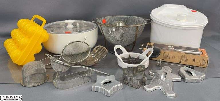 Pampered Chef Insulated Serving Bowl, Mesh Strainers, Salad Spinner, Cookie Cutters image