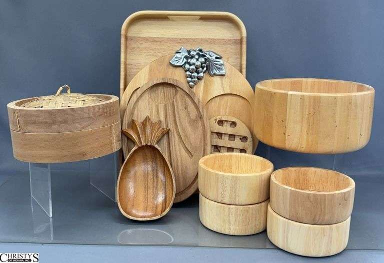 Light Tone Wood Serving Trays, Salad Bowls, Cutting Board - 17" x 12" of tray image