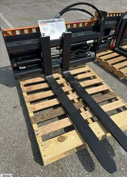 Wolverine Pallet Fork Hydraulic Adjustable PFA-11-3300G image