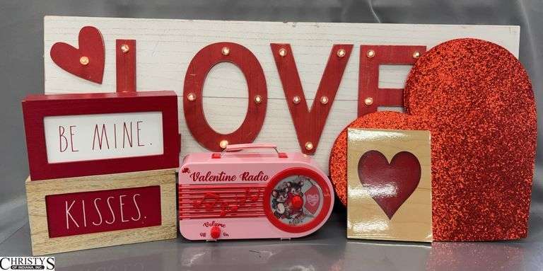 6pcs Valentines Decor - Signs, Radio, Placemats - 36" x 12" of largest image