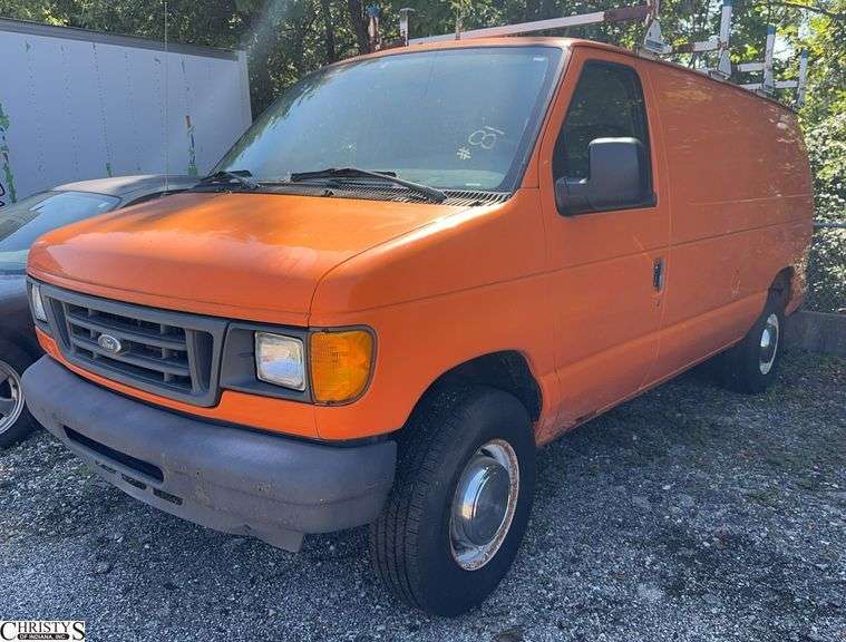 2004  FORD  E-350 No keys Towed in. Door are locked image