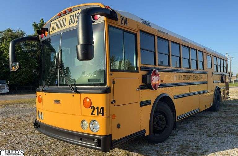 2011  THOMAS BUILT  HDX 120YS Bus Driven here. Weak batteries. image