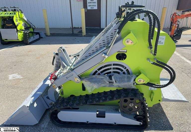 LandHero Mini Skid Steer Loader LDH-T460 image