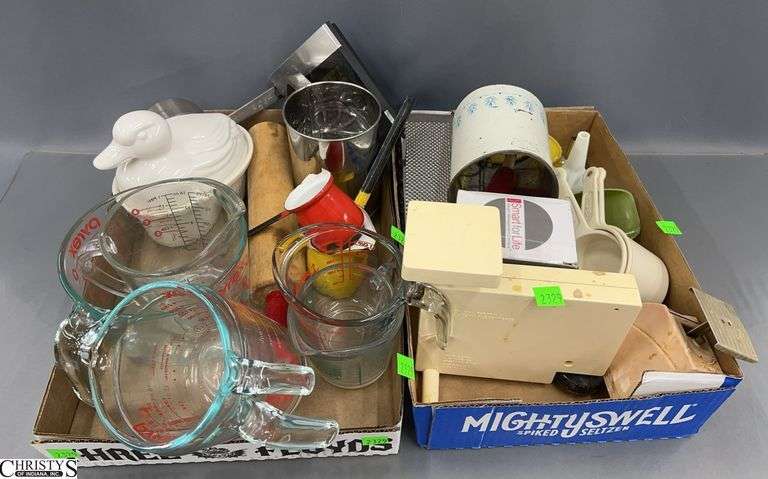 Glass Measuring Cups, Sifters, Food Scales, Misc Kitchen - 4 cups largest measuring cup image