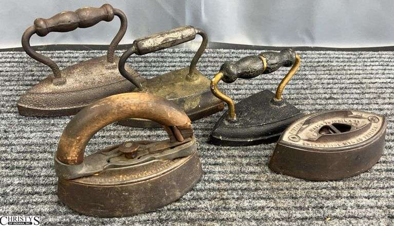 5 Sad Irons - 1 with no handle image