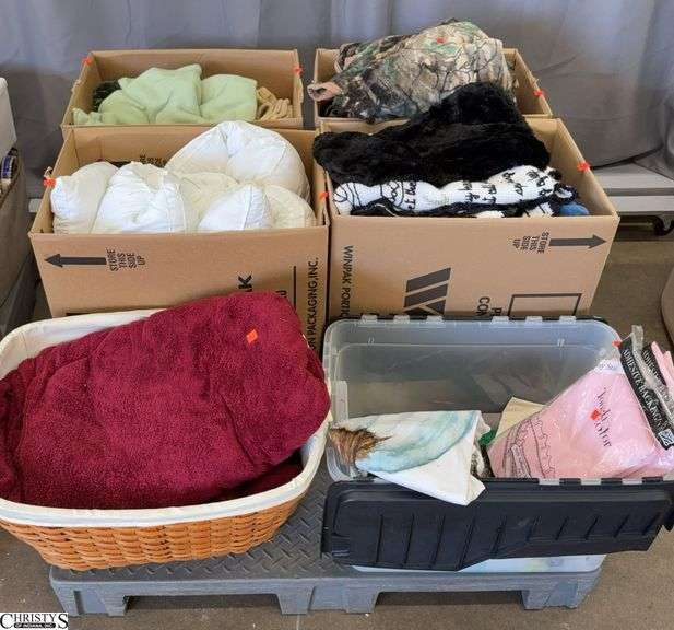 Skid of Soft Goods - Blankets, Comforters, Throws, Misc - SKID NOT INCLUDED image