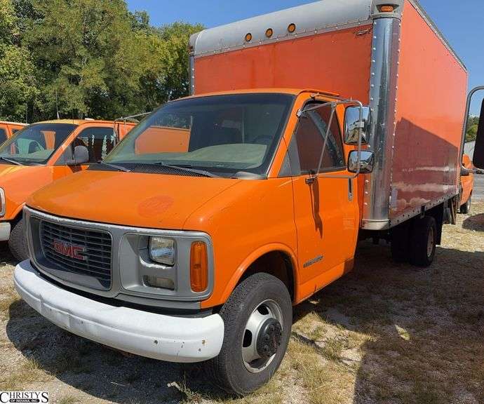 2000  GMC  Savana box truck Towed in dead battery will jump start image