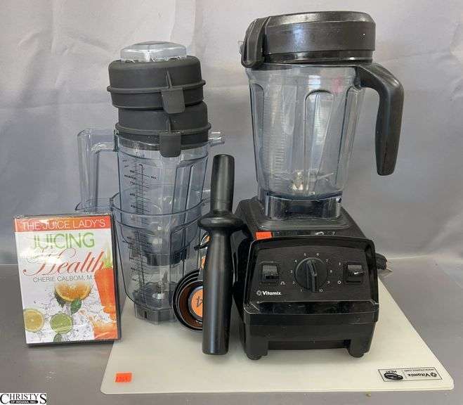 Vitamix Reconditioned Household Food Preparing Blender Machine and Blender Parts/Accessories - 8" of blender base image