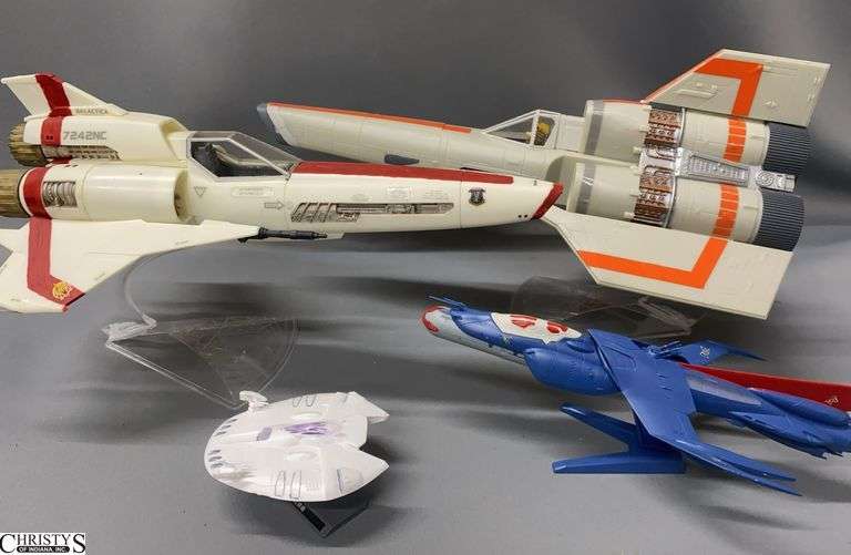 Sci-Fi Spacecraft Model Kit Lot - Battlestar Galactica & More Model Kits image