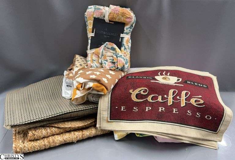 Placemats, Napkins, Assorted Linens image