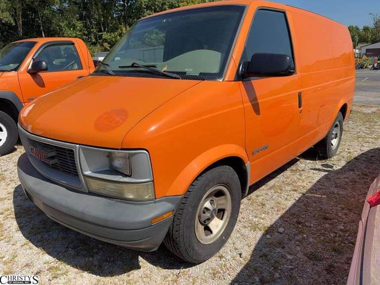 2001  GMC  Safari Towed in dead Battery will jump start image
