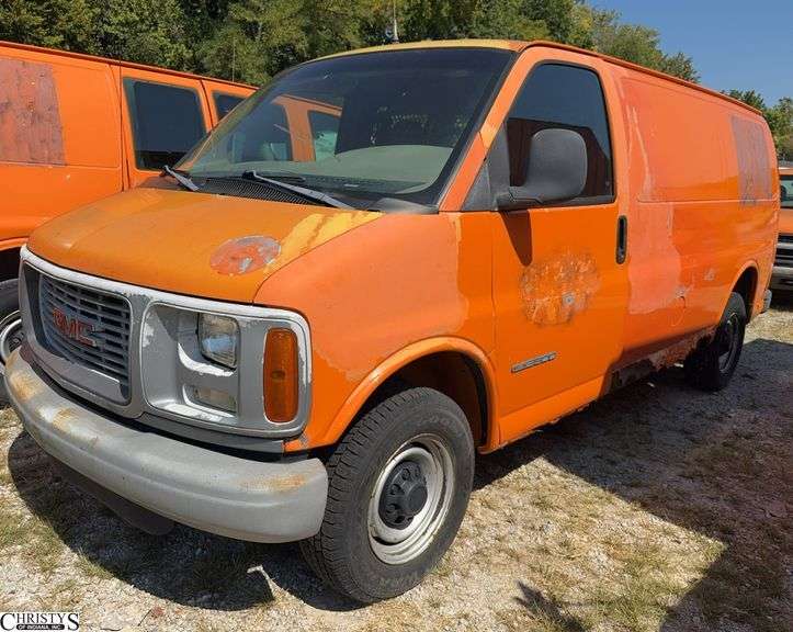 2001  GMC  Savana Towed in dead battery. Will jump start image