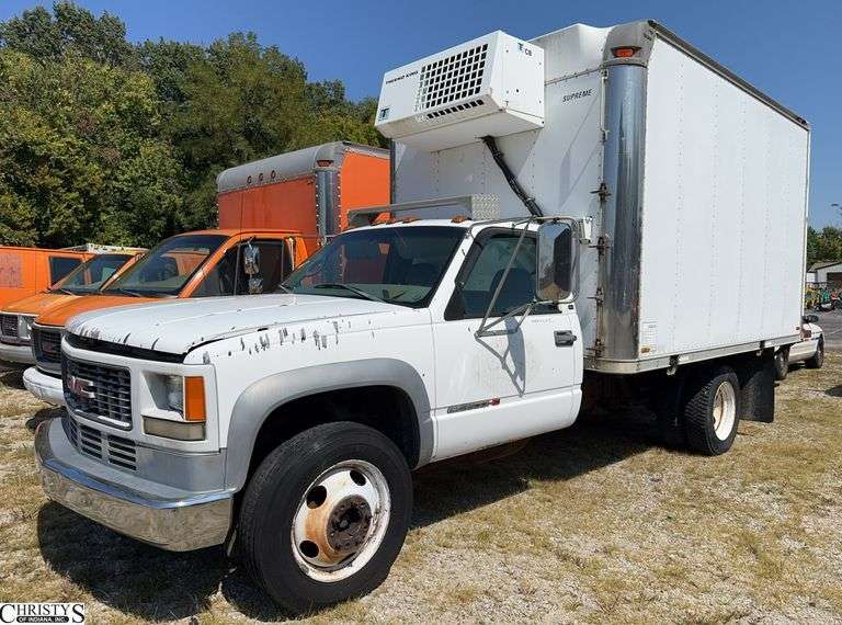 1998  GMC  Sierra box truck Towed I’m dead battery. image