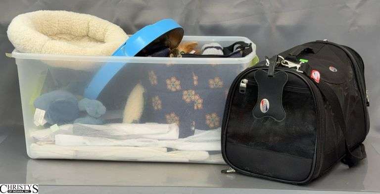 Cat/Pet Travel Bag, Fleece Bed, Cat Toys, Misc Cat/Pet Supplies - 18" of travel bag image