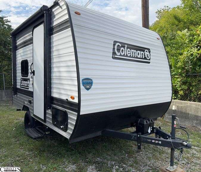 2025  COLEMAN  Coleman 13B Camped in 1 time. Includes Sway Bars and Hitch image